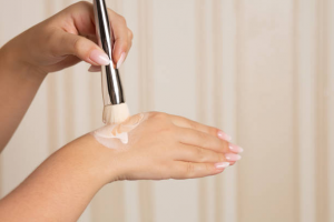 How to mix foundation with moisturizer